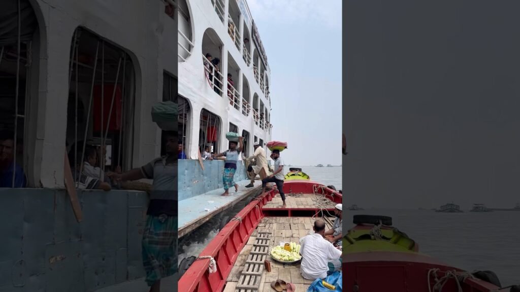 😱 #song #dhakatobarishal #barishaltravels #travelblog #travel #ganga 😱
