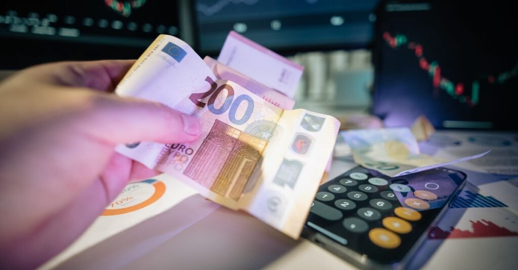 Currency exchange rates on a phone
